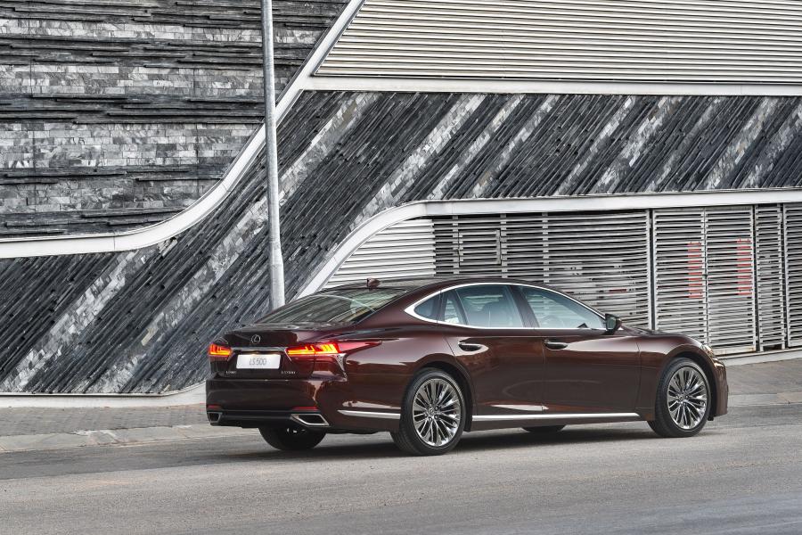  Lexus LS500 2018 года  (ZA) (фото 9 из 46)